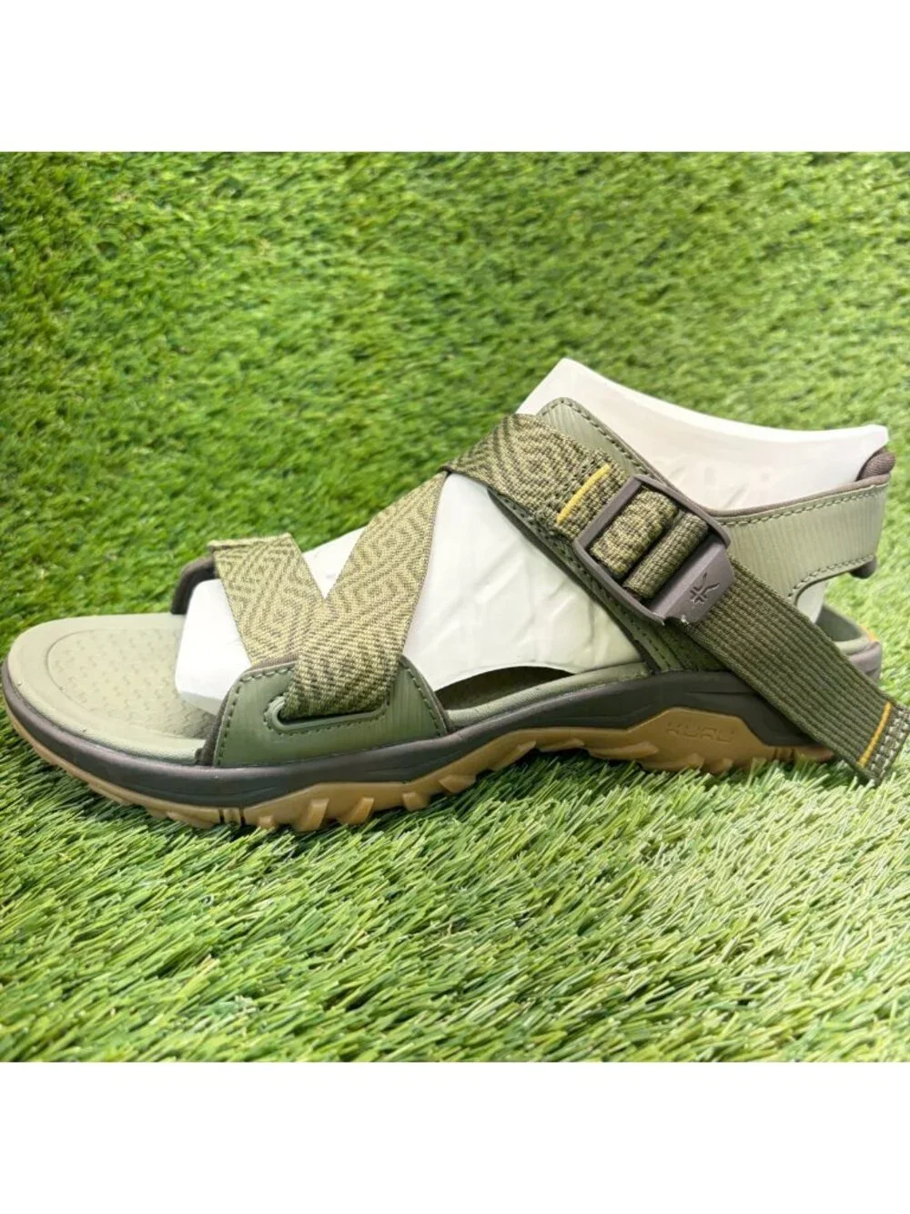 Kuru Current Mens Size 9 Olive Green Gum Beach Walking Outdoor Strappy Sandals